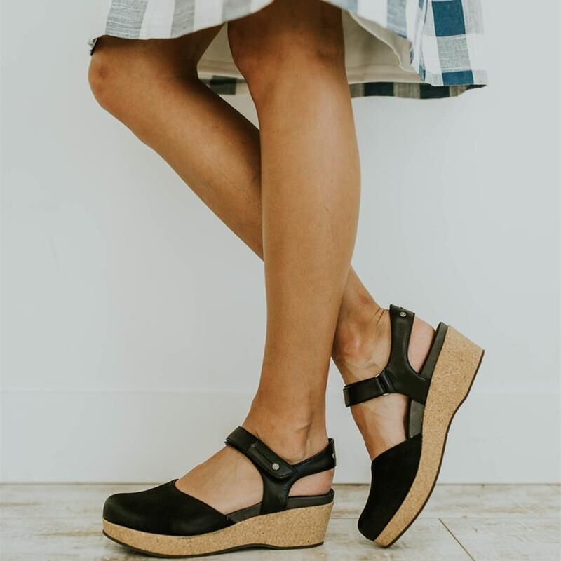 Simple Metallic Sandals