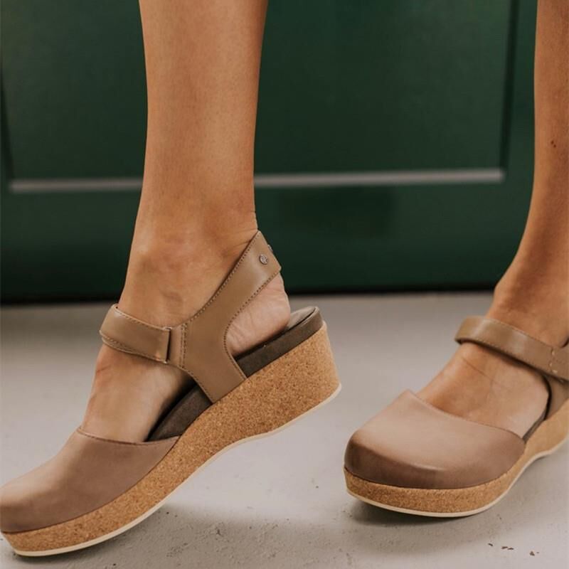 Simple Metallic Sandals