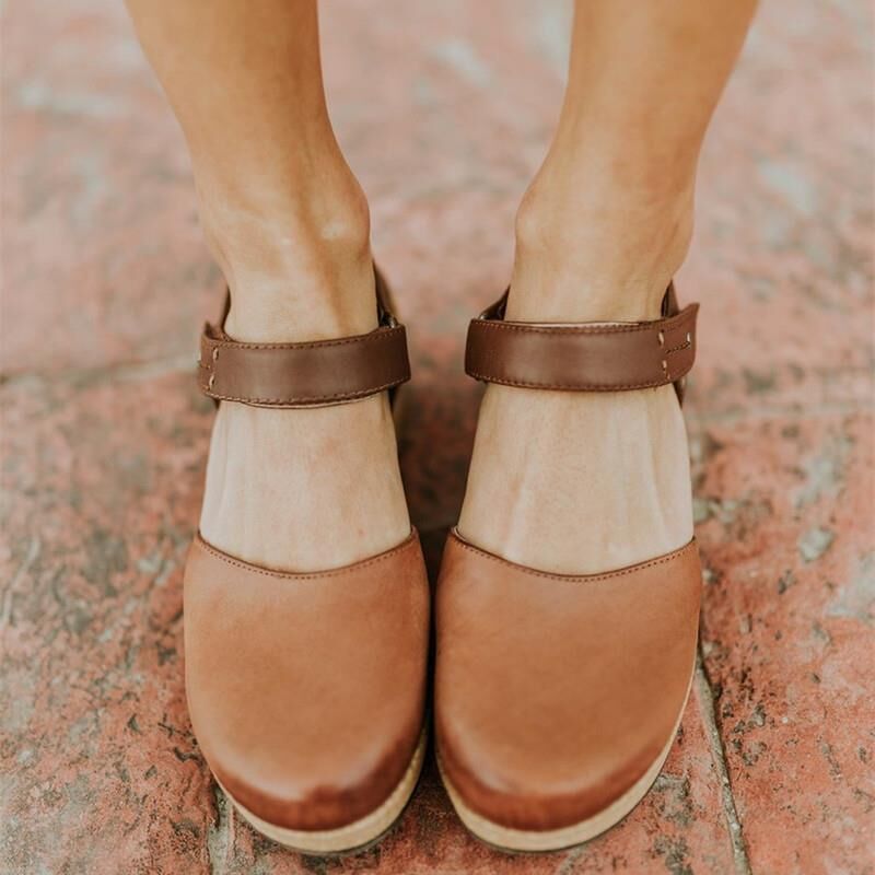 Simple Metallic Sandals
