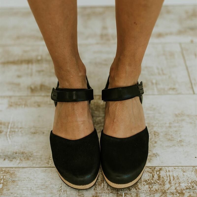 Simple Metallic Sandals