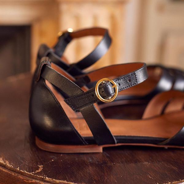 Minimal Vacation Sandals
