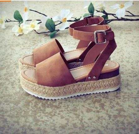 Relaxed Lightweight Sandals