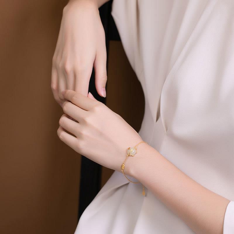 Graceful Gold Jewelry