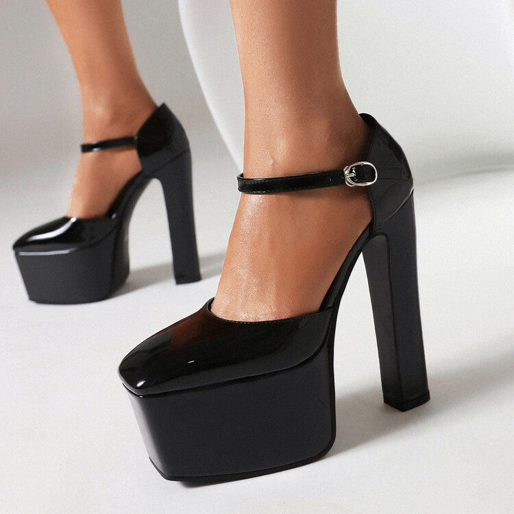 Relaxed Raffia Sandals