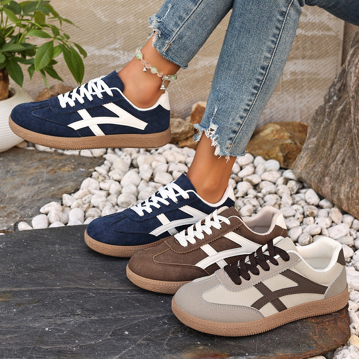 Weekend Easy Sneakers