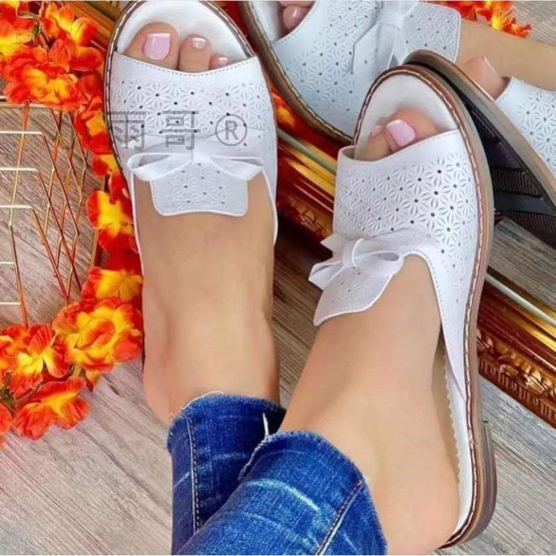Relaxed Woven Sandals