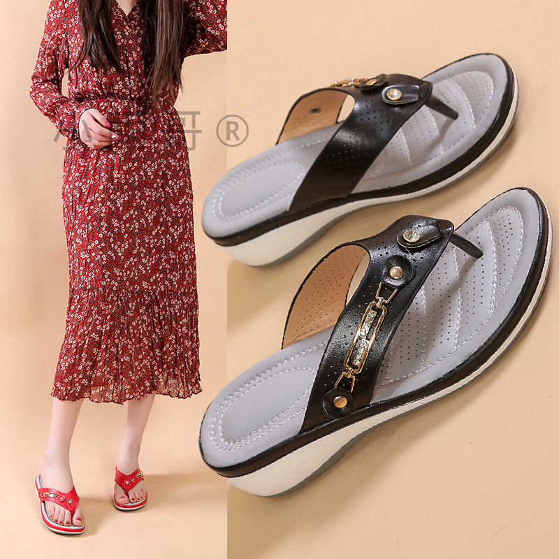 Relaxed Flat Sandals