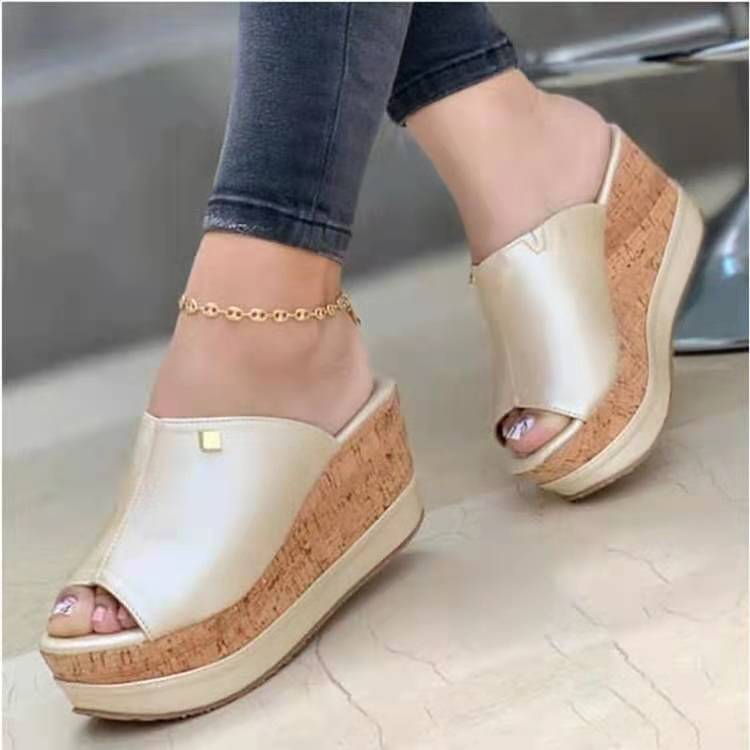 Relaxed Raffia Sandals