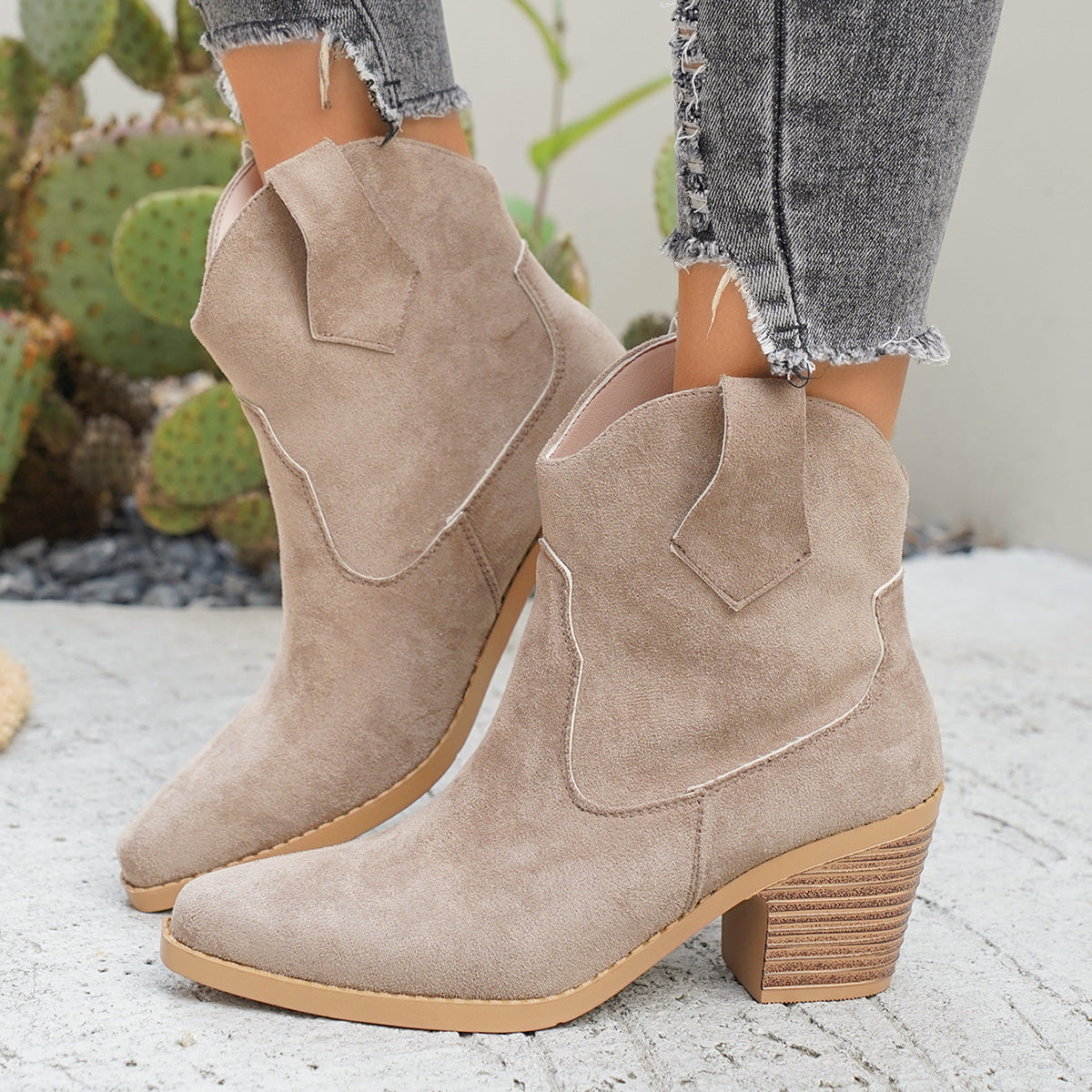 Relaxed Pointed Boots