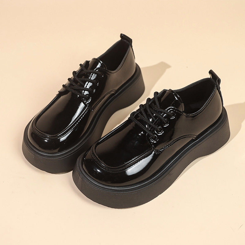 Relaxed Easy Sneakers