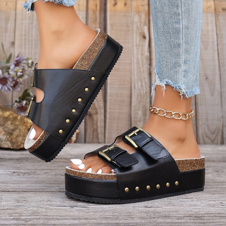 Minimal Vacation Sandals