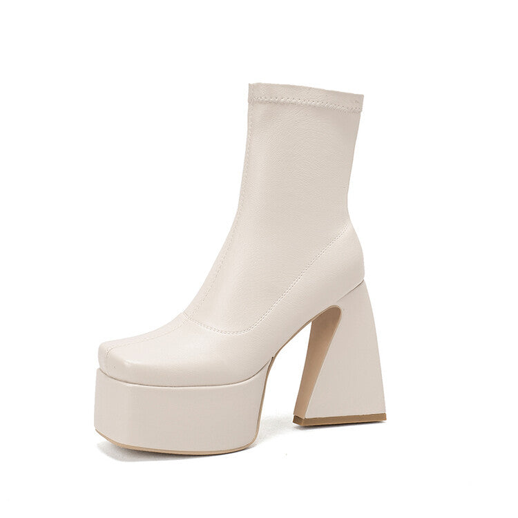 Airy Minimal Boots