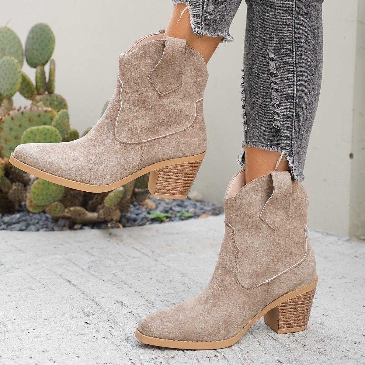 Relaxed Pointed Boots