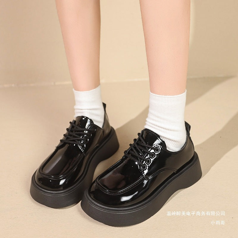 Relaxed Easy Sneakers