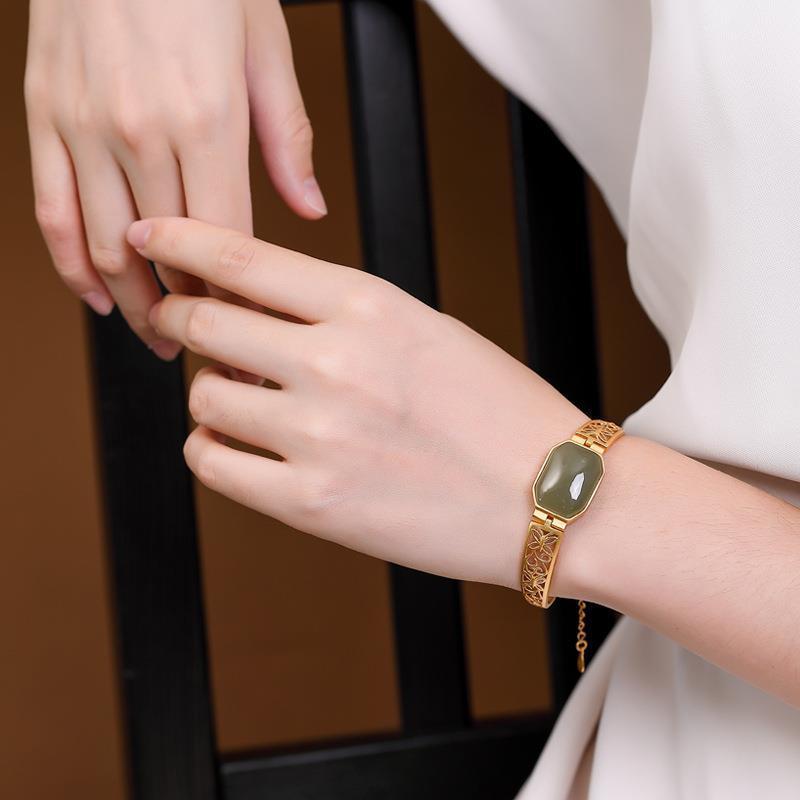Elegant Vintage Jewelry