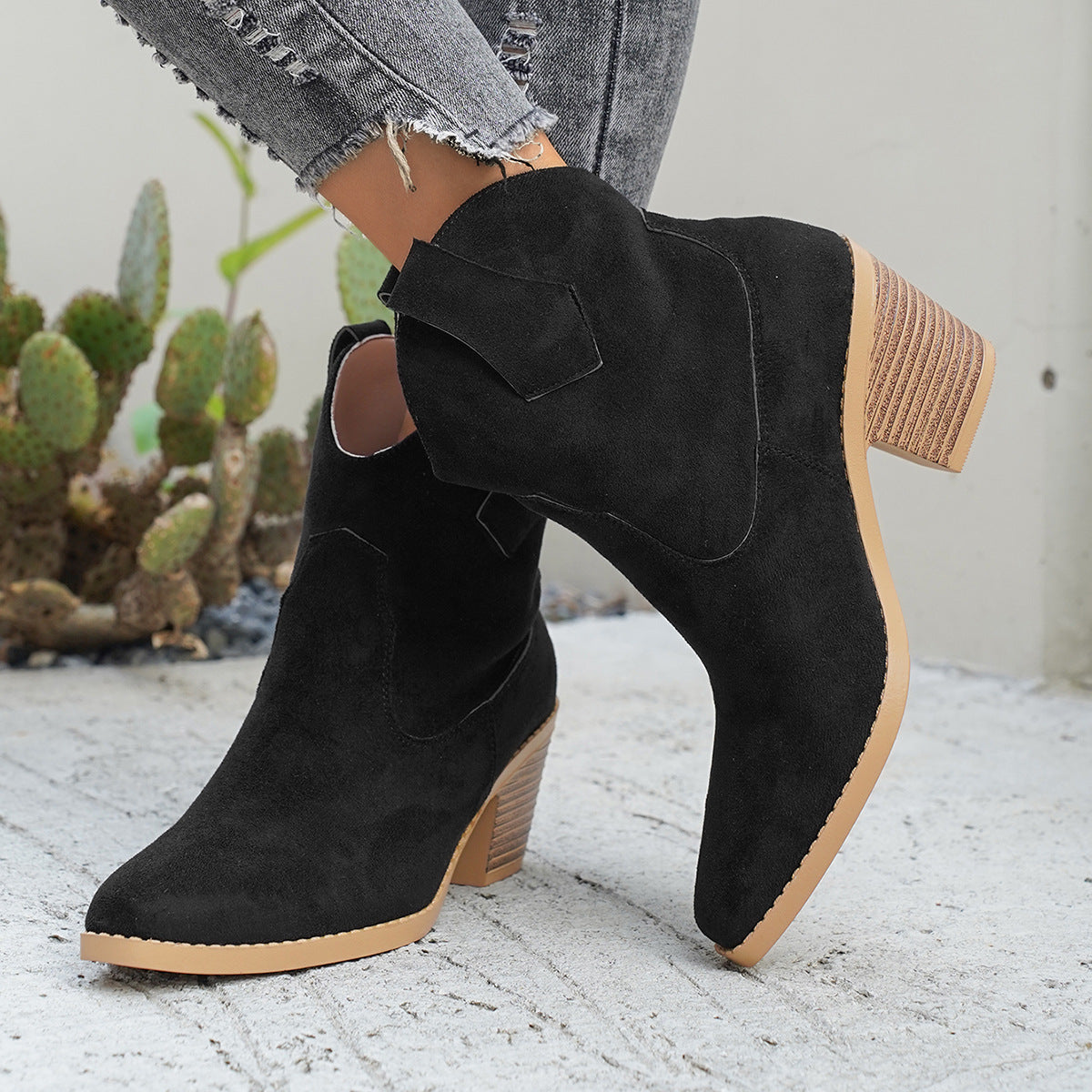 Relaxed Pointed Boots
