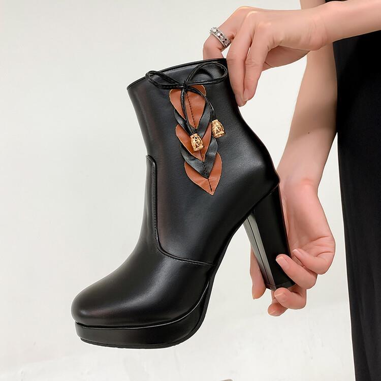 Relaxed Suede Boots