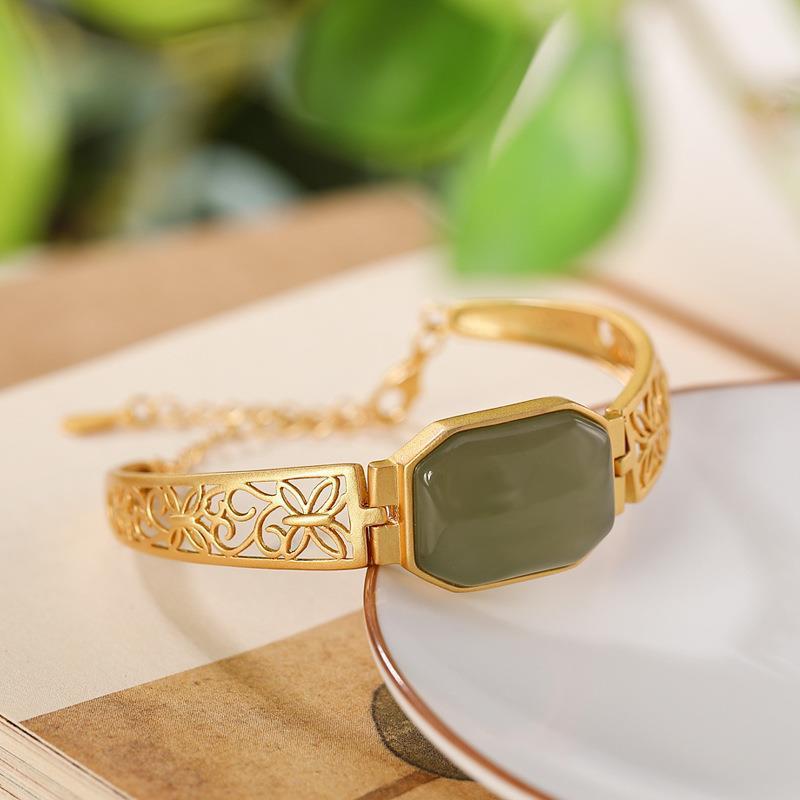 Elegant Vintage Jewelry