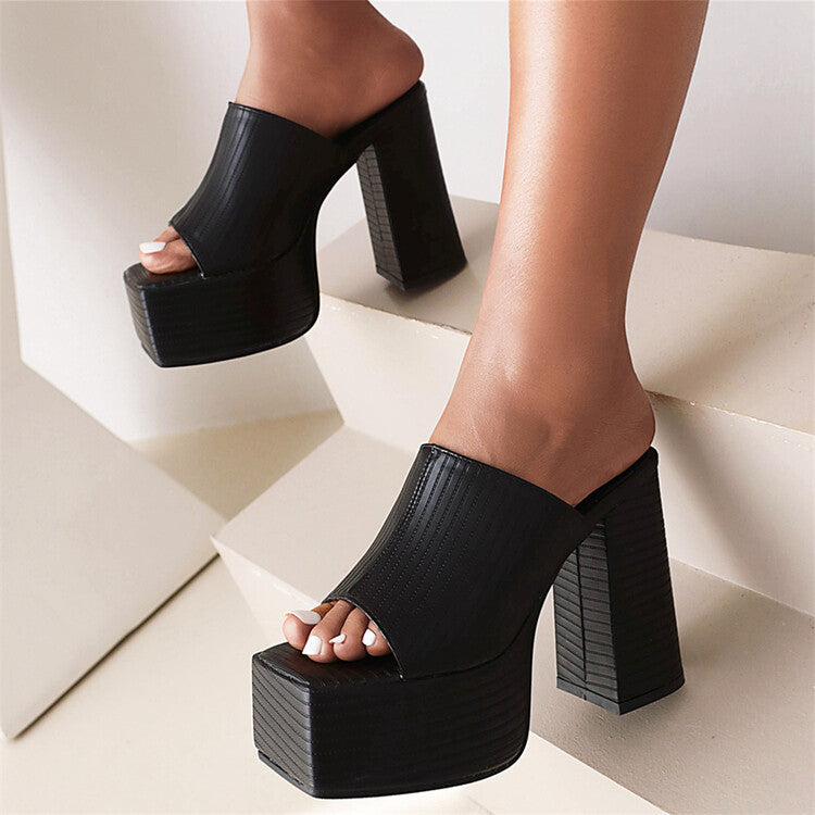 Relaxed Metallic Sandals
