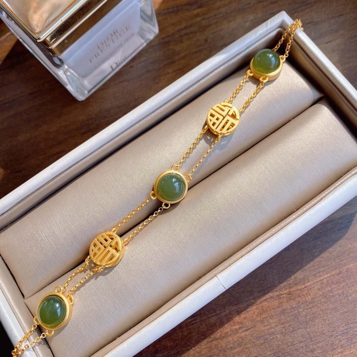 Light Elegant Jewelry
