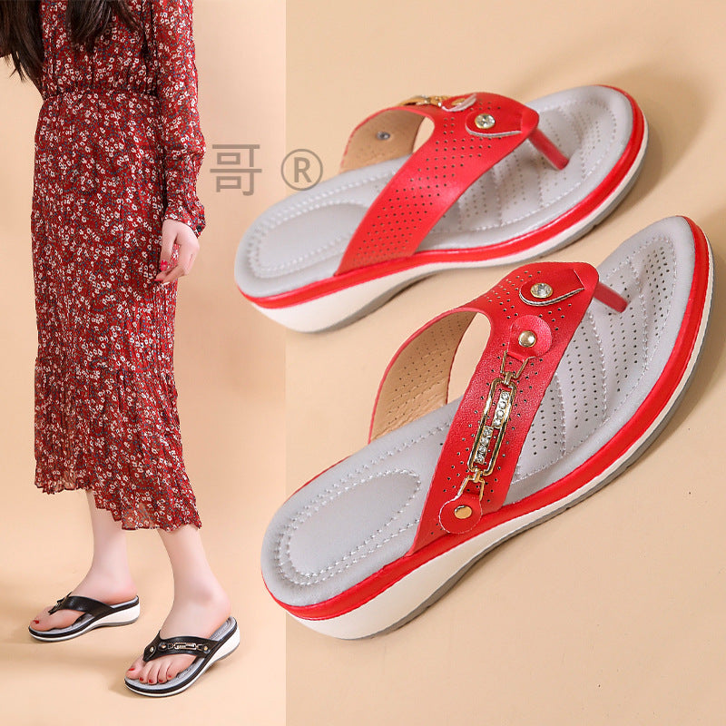 Relaxed Flat Sandals