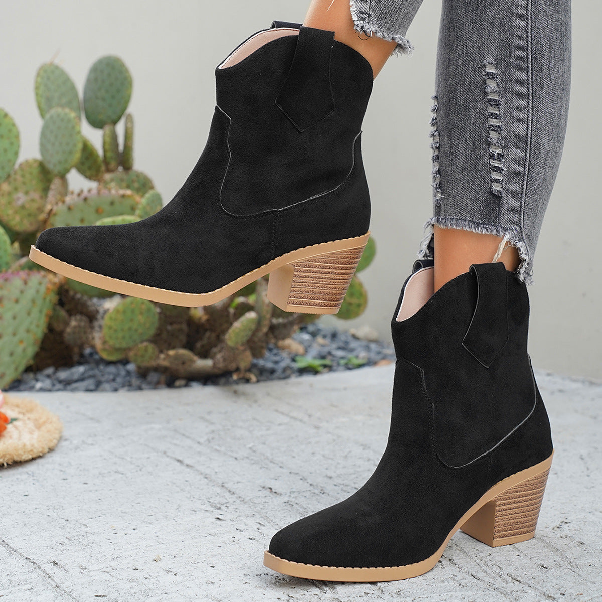 Relaxed Pointed Boots