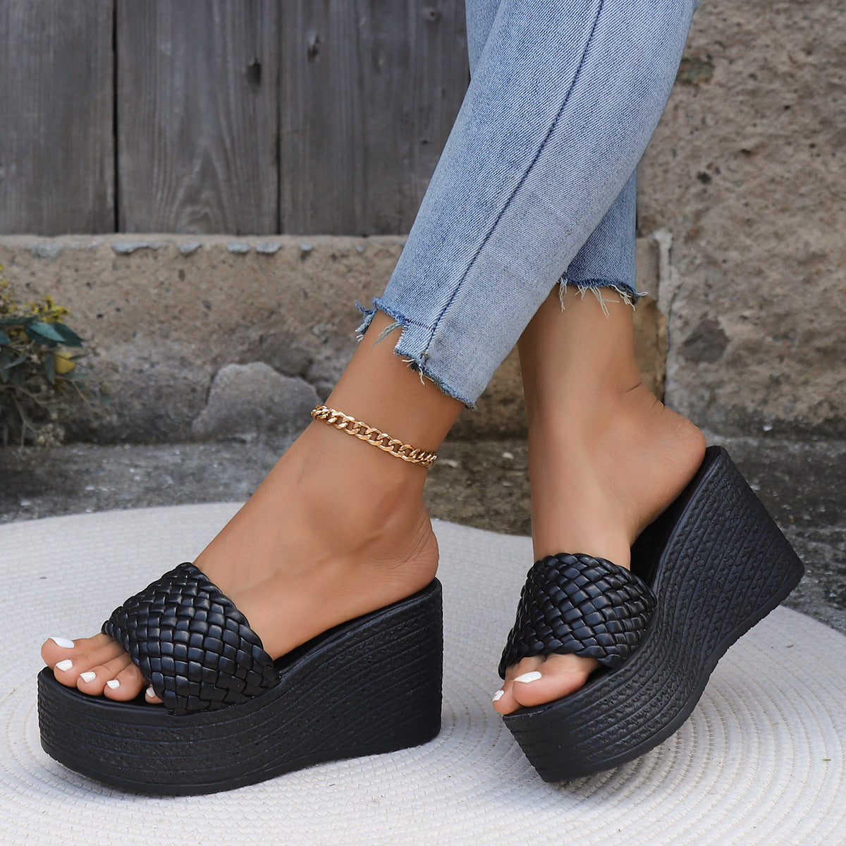 Light Lightweight Sandals
