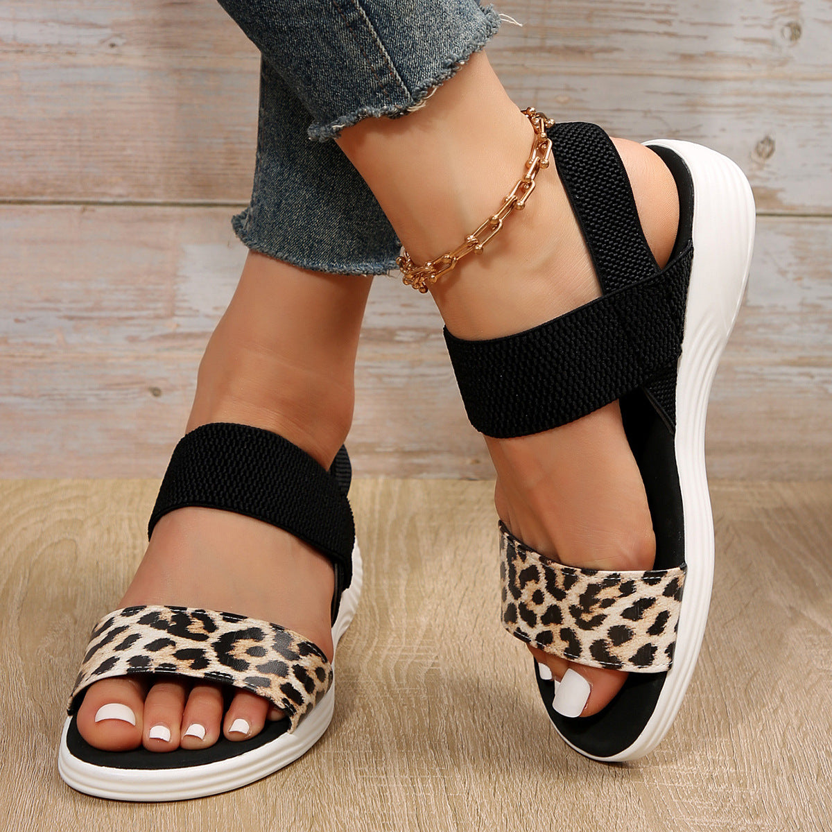 Weekend Minimal Sandals