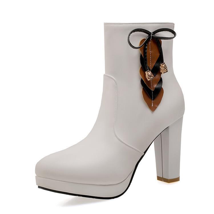 Relaxed Suede Boots
