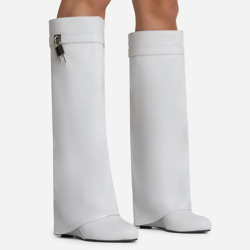 Relaxed Pointed Boots