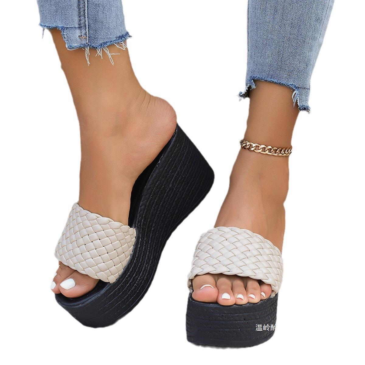 Light Lightweight Sandals