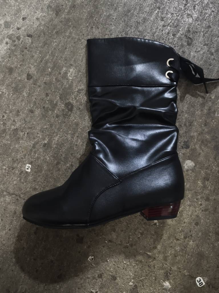 Minimal Casual Boots