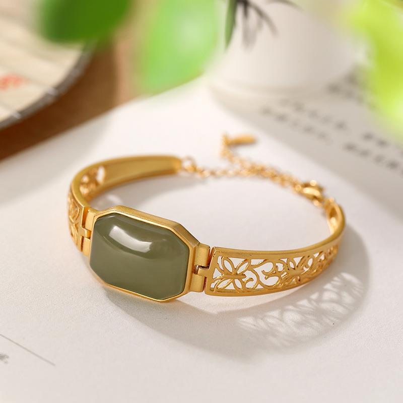 Elegant Vintage Jewelry