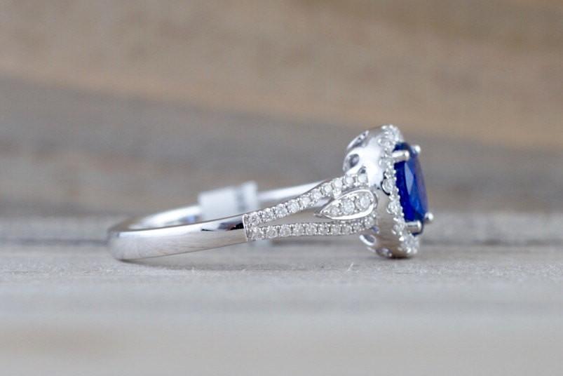 Light Minimal Jewelry