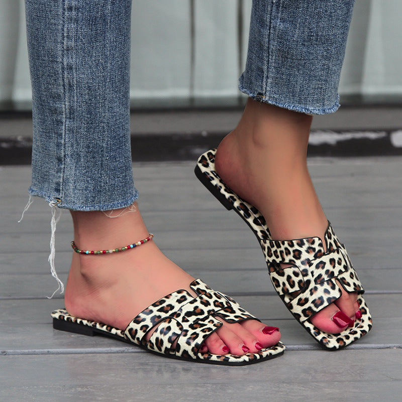 Minimal Flat Sandals