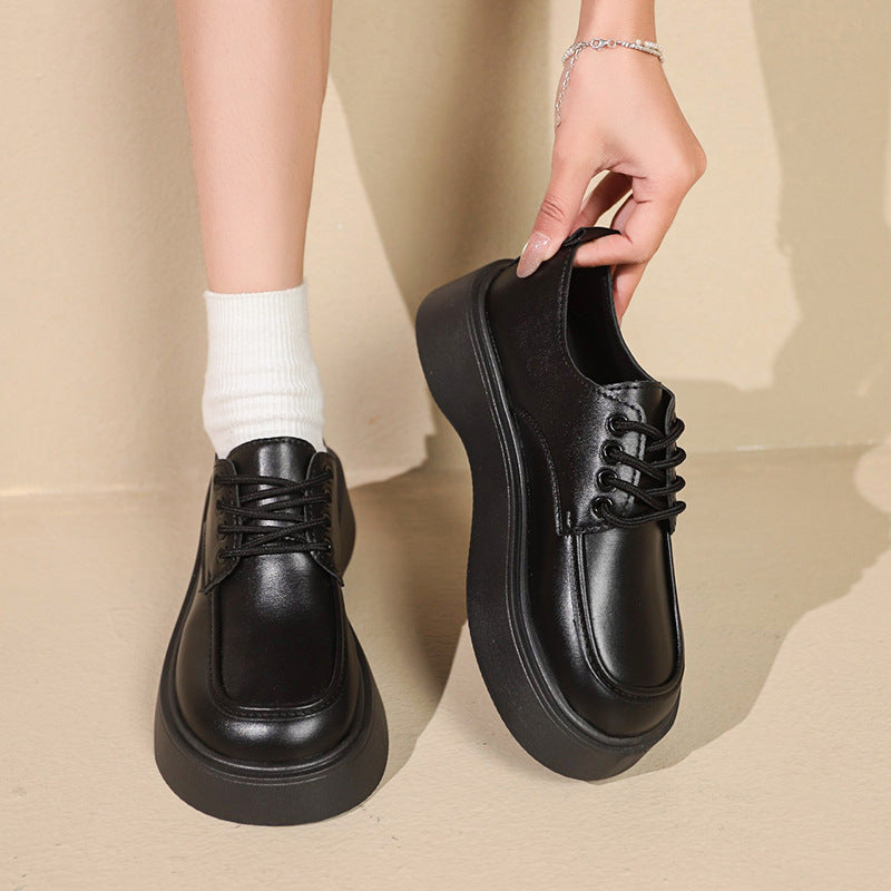 Relaxed Easy Sneakers