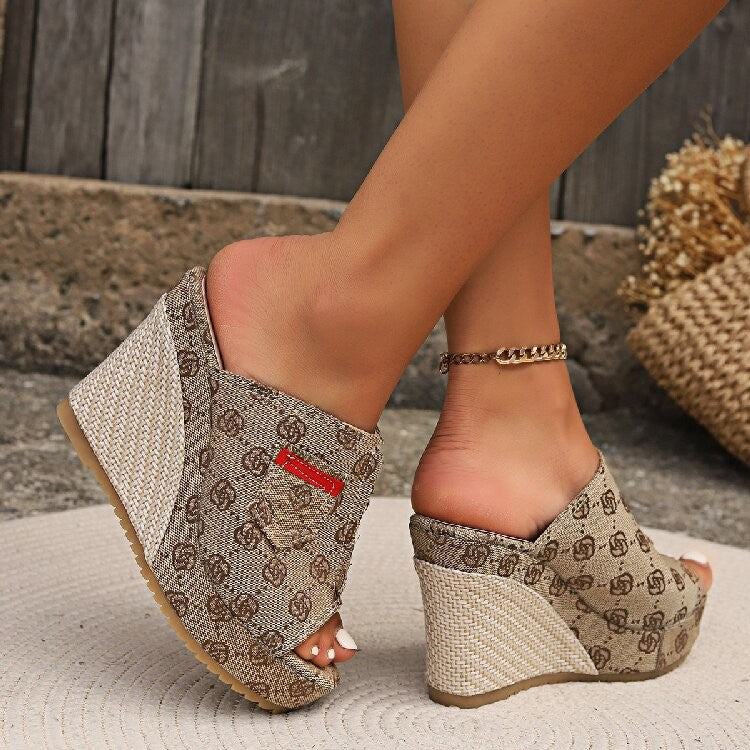 Airy Flat Sandals