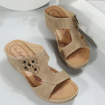 Weekend Flat Sandals