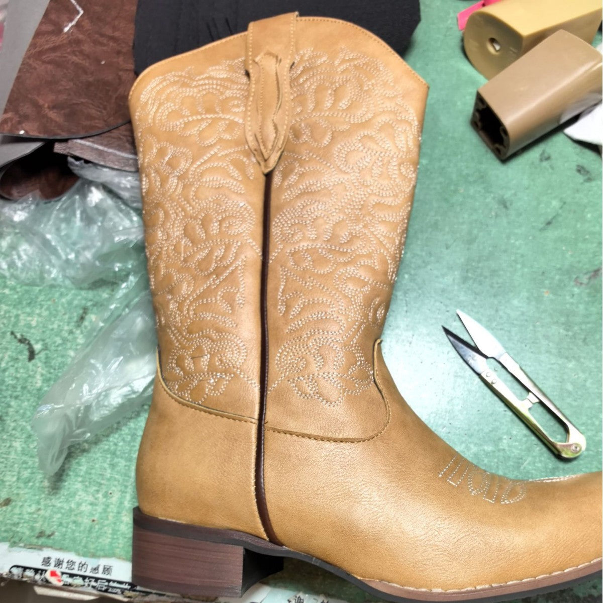 Clean Minimal Boots