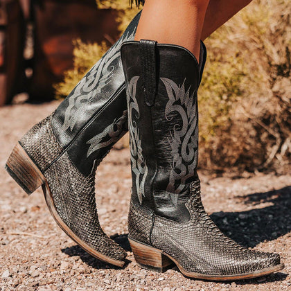 Minimal Classic Boots