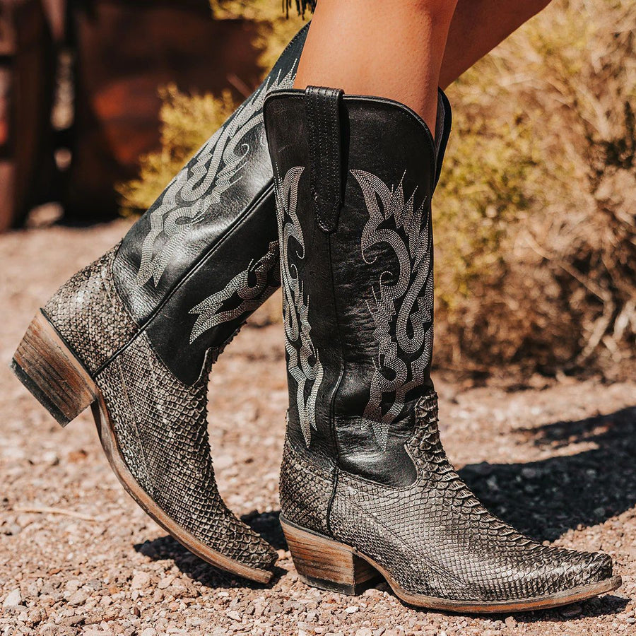 Minimal Classic Boots