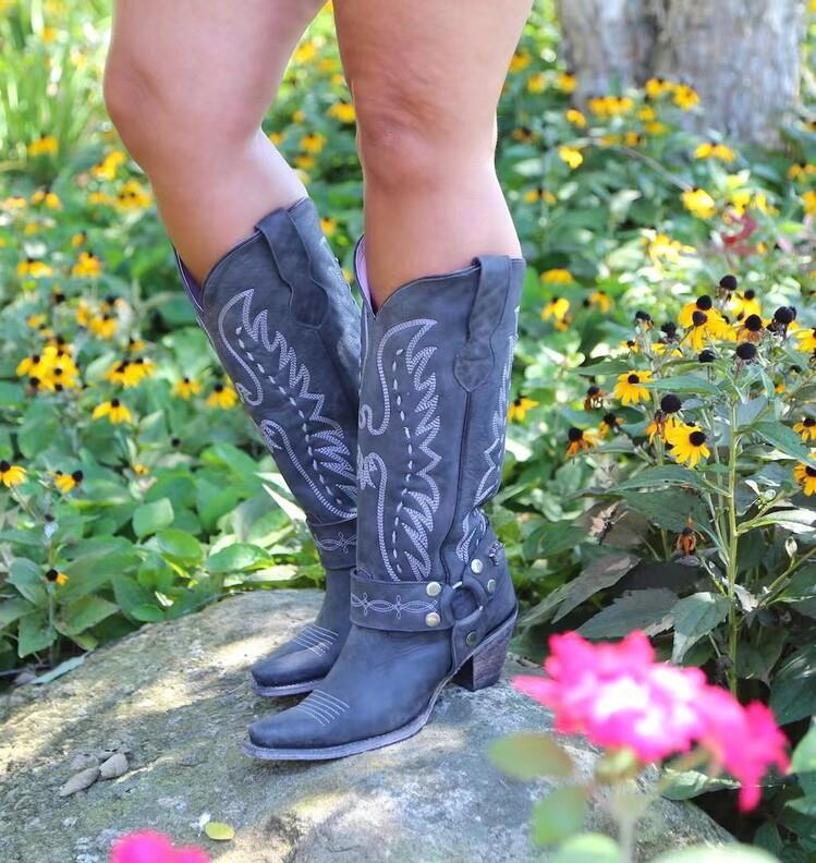 Timeless Minimal Boots