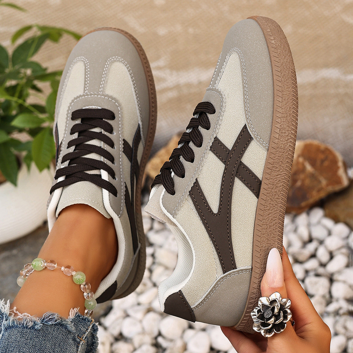 Weekend Easy Sneakers