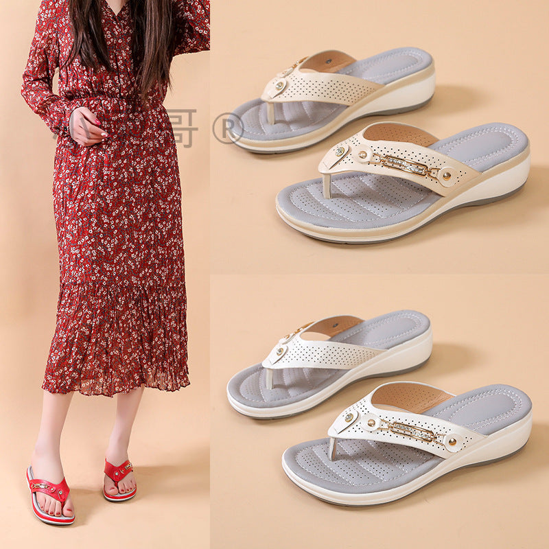 Relaxed Flat Sandals