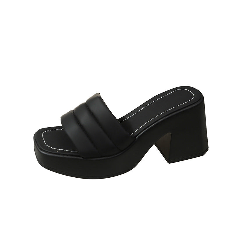 Relaxed Raffia Sandals