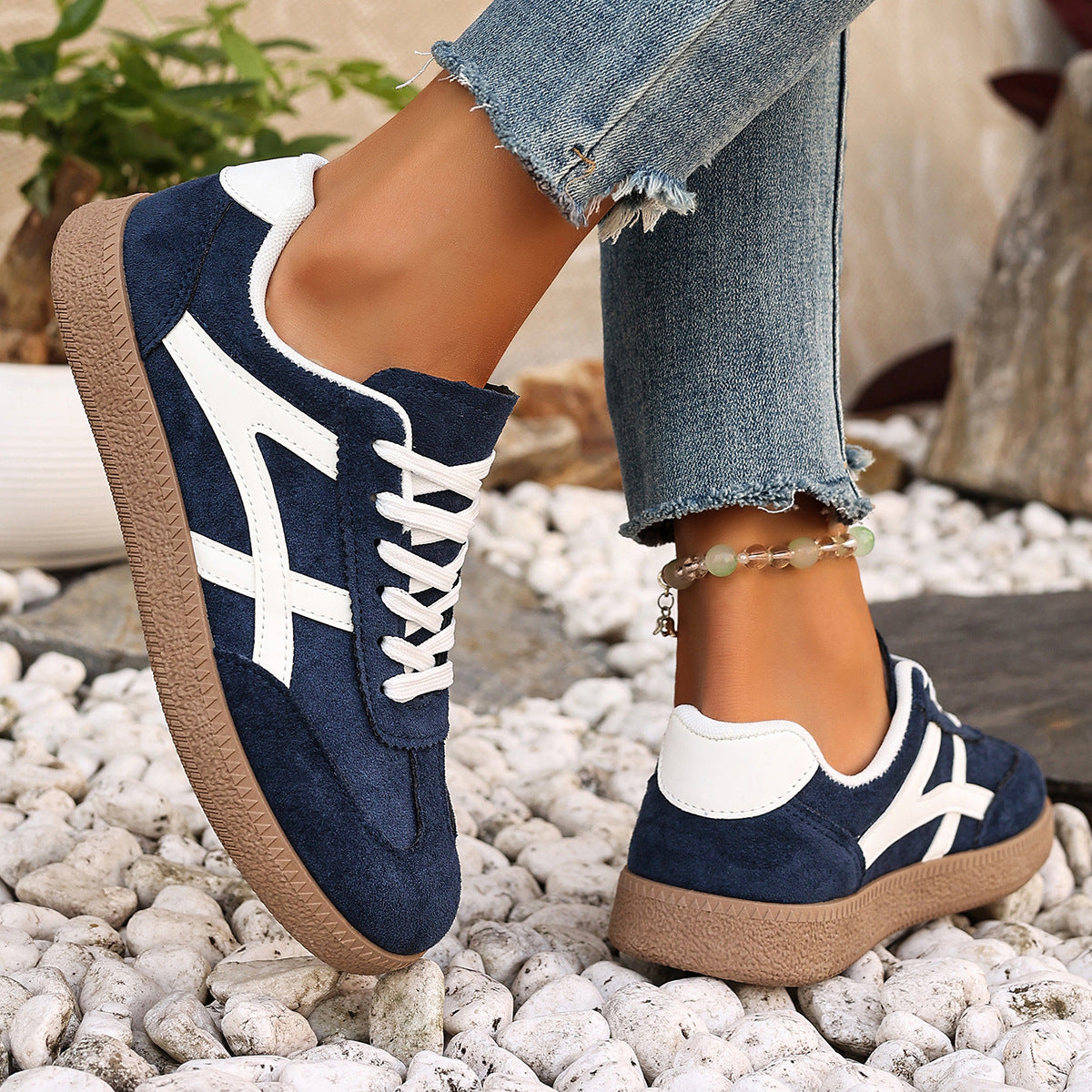 Weekend Easy Sneakers