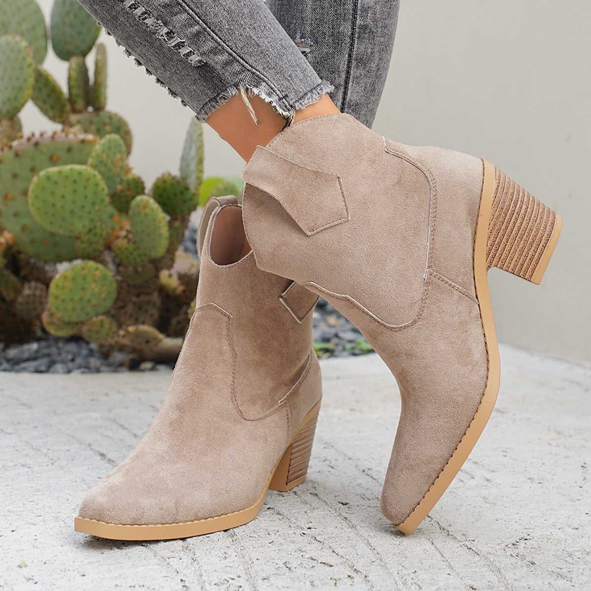 Relaxed Pointed Boots