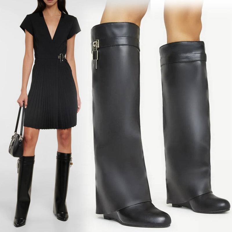 Relaxed Pointed Boots