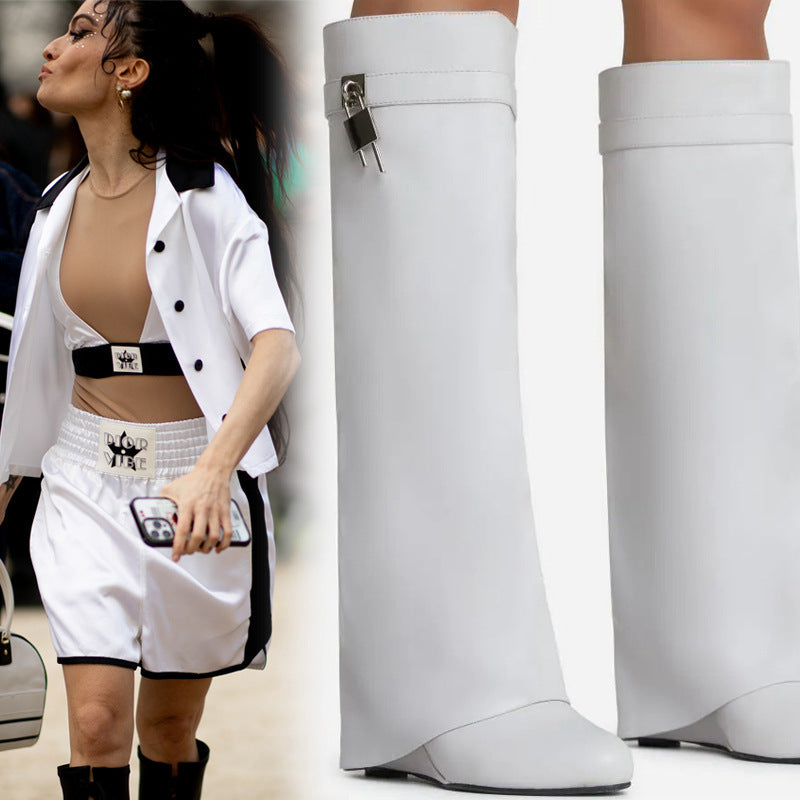 Relaxed Pointed Boots