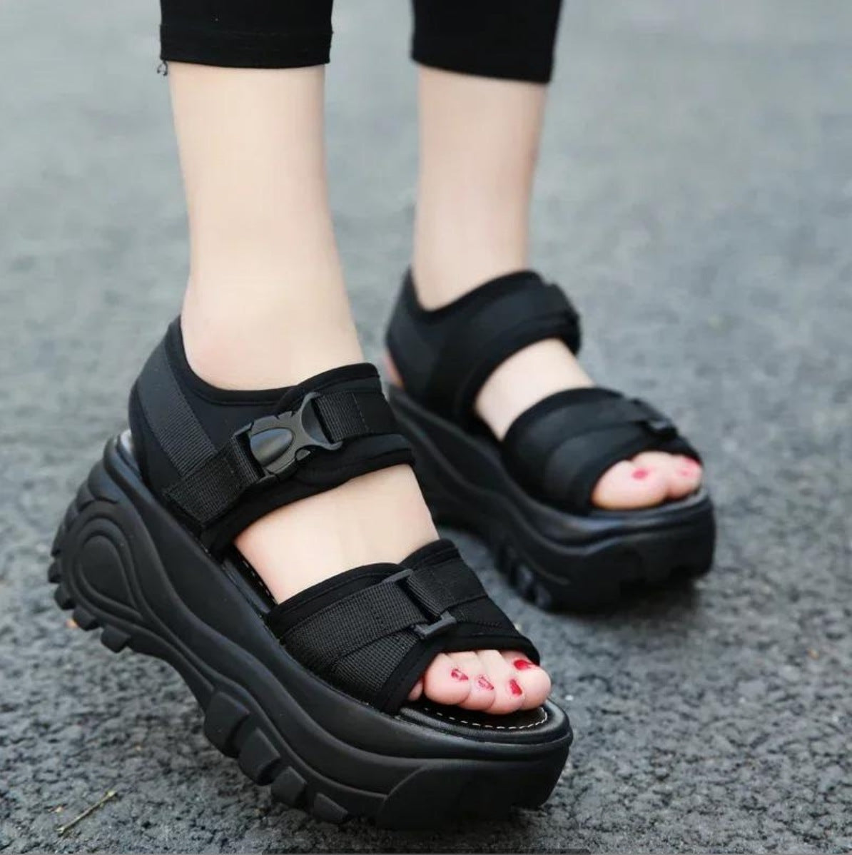 Relaxed Raffia Sandals